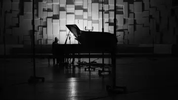 Задник до фільму "Ryuichi Sakamoto | Opus" #198038